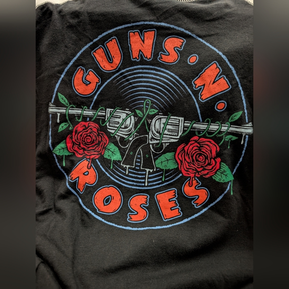 Black And White Baseball Tee WithGuns N' Roses Graphic  Sz L.